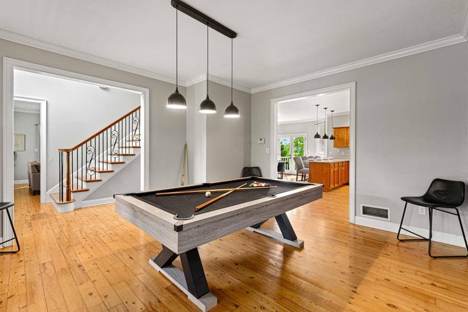 Billiard, Game Room