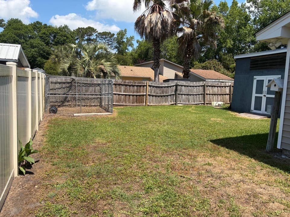 Cheerful two bedroom house 1.5 miles from beach. House in Garden City