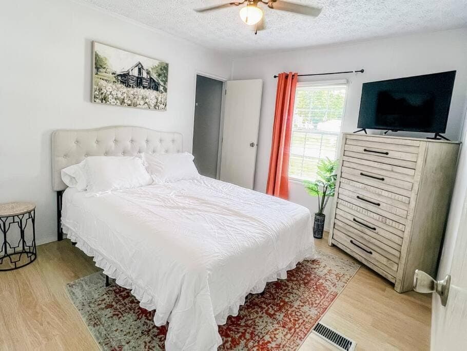 The Cozy Retreat - 3BR - Sleeps 7 - Near Greenville House in South Carolina