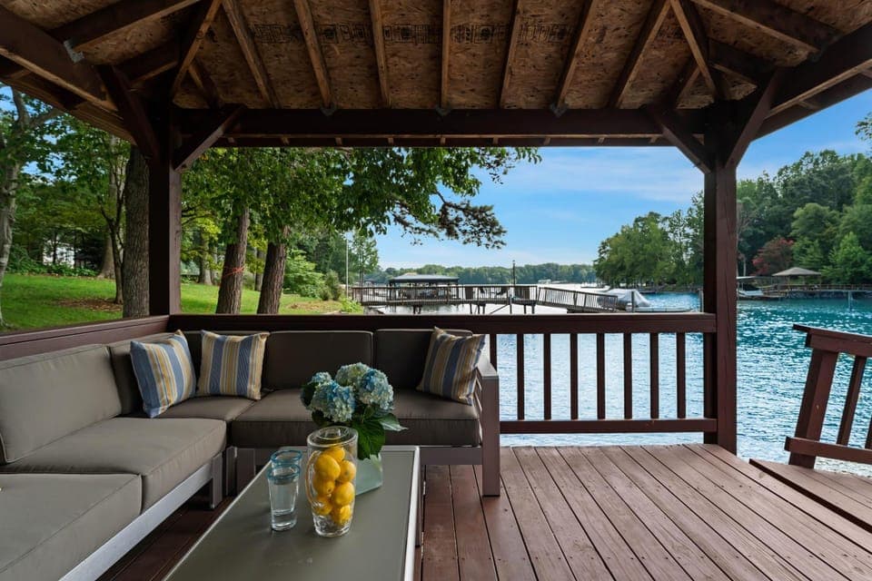 Queens Cove House in Mooresville