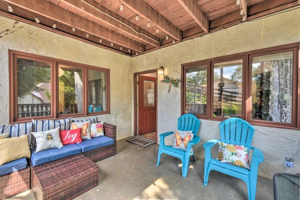 Spacious Rustic Helen Abode ~ 1/2 Mi From Tubing! House in Helen
