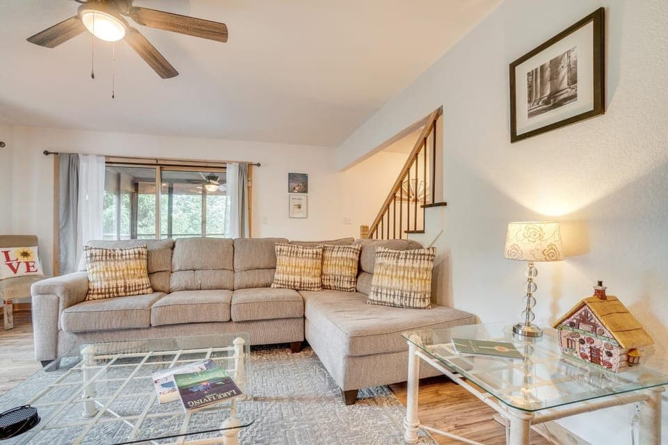 Spacious Rustic Helen Abode ~ 1/2 Mi From Tubing! House in Helen