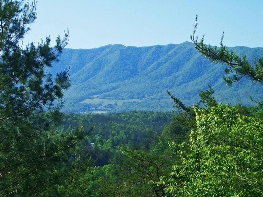 R&R Retreat House in Sevier County