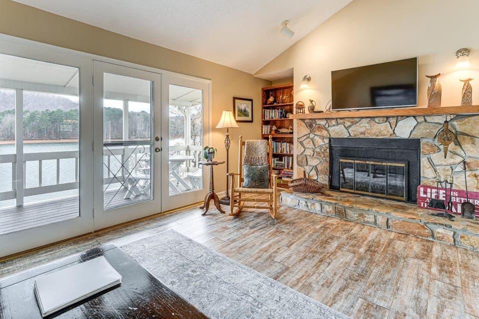 Fire Pit & Boat Dock: Lake Chatuge Townhome! House in Hiawassee