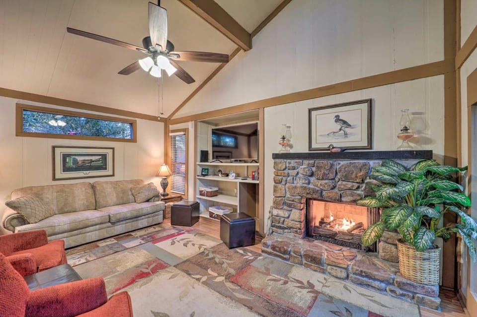 Ski Resort Cabin w/ Deck in Beech Mountain! Cabin in Beech Mountain