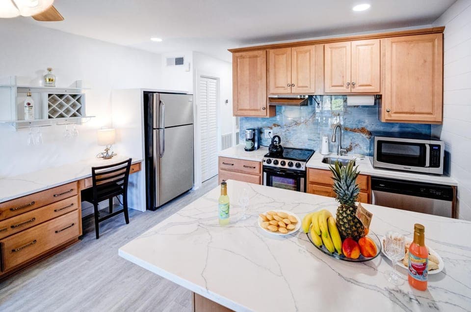 Living room, Dining area, dishwasher, minibar, stove