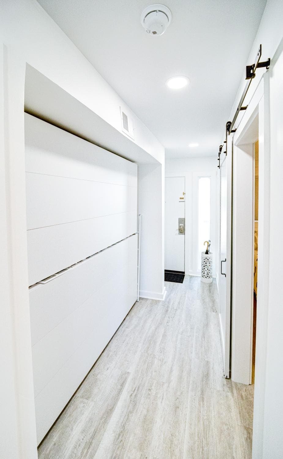 Facade/entrance, bunk bed
