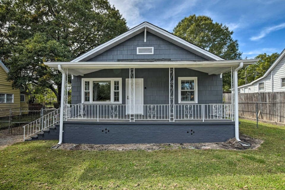 Cozy Greenville Bungalow ~ 2 Mi to Downtown! House in Greenville