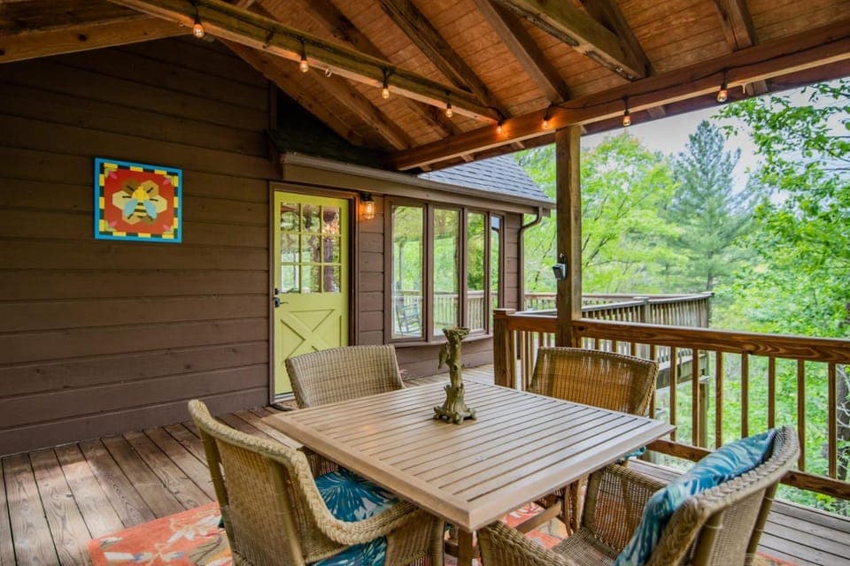MsBeeHavin' - Powder Horn Mountain House in Watauga