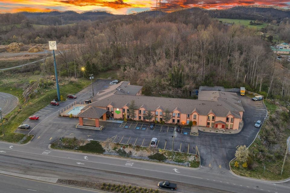 Property building, Natural landscape, Bird's eye view, Mountain view, Sunset