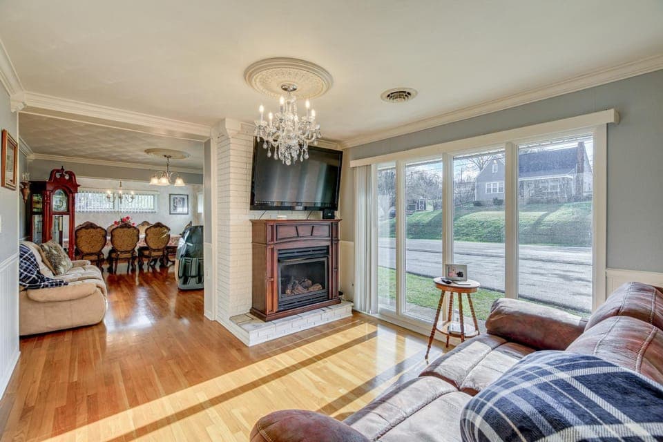 Bristol Retreat w/ Creek Access: 2 Mi to Dtwn House in Bristol