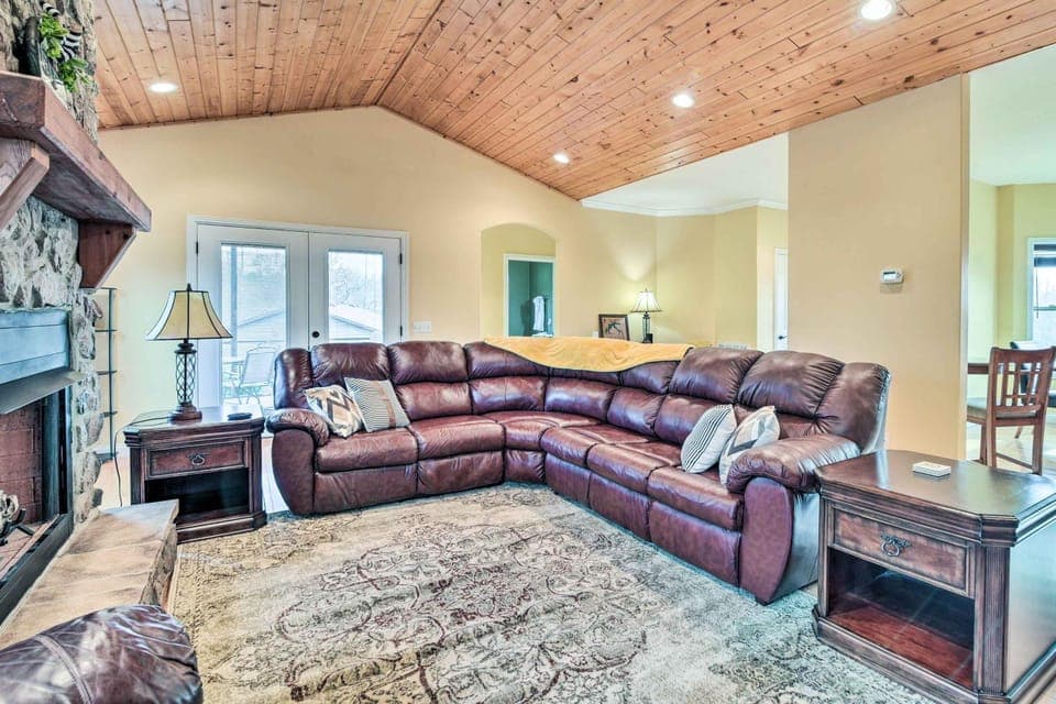 King Suite Haven Near Dale Hollow Lake & Boat Slip House in Tennessee
