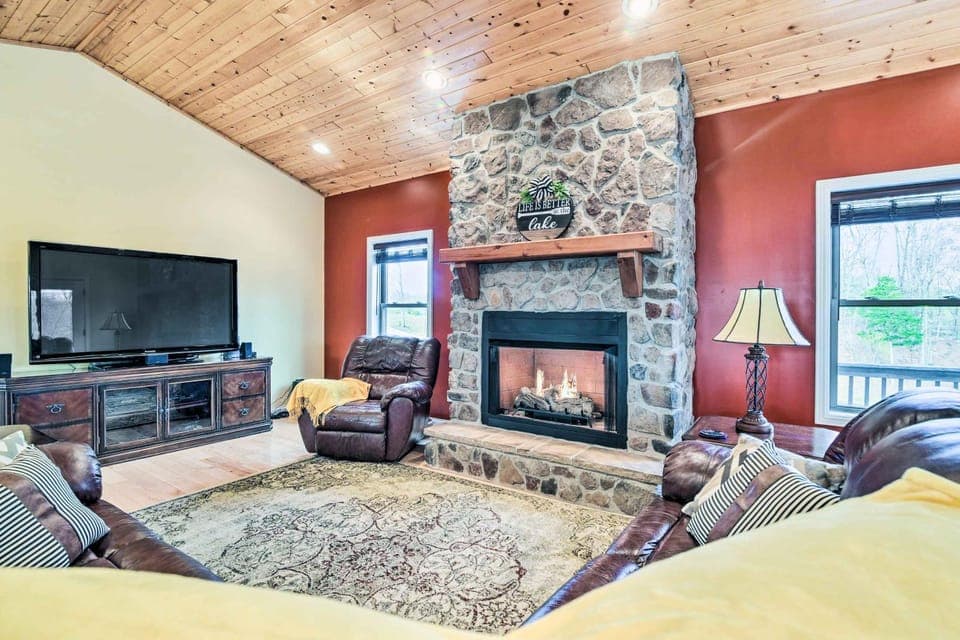 King Suite Haven Near Dale Hollow Lake & Boat Slip House in Tennessee