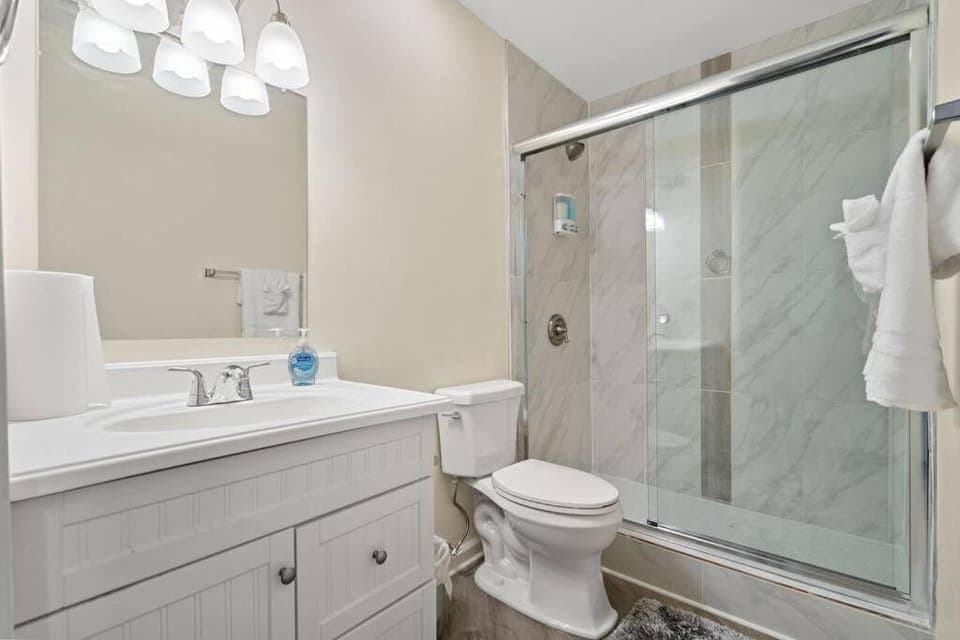 Cozy 2 Bedroom Pineville-Matthews Duplex Sleeps 8 House in Pineville