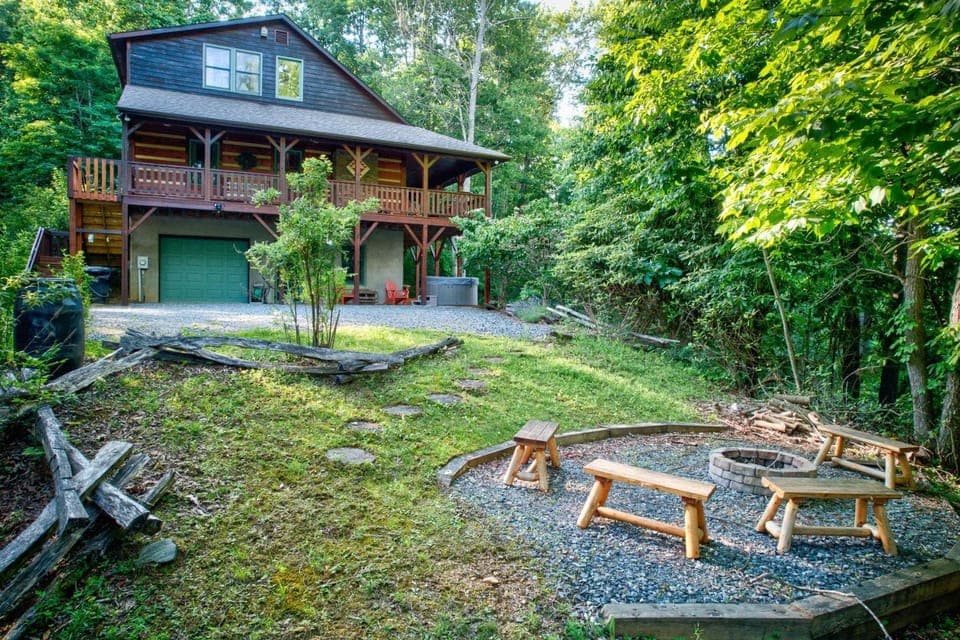 Mountain Laurel Lodge House in Brushy Fork