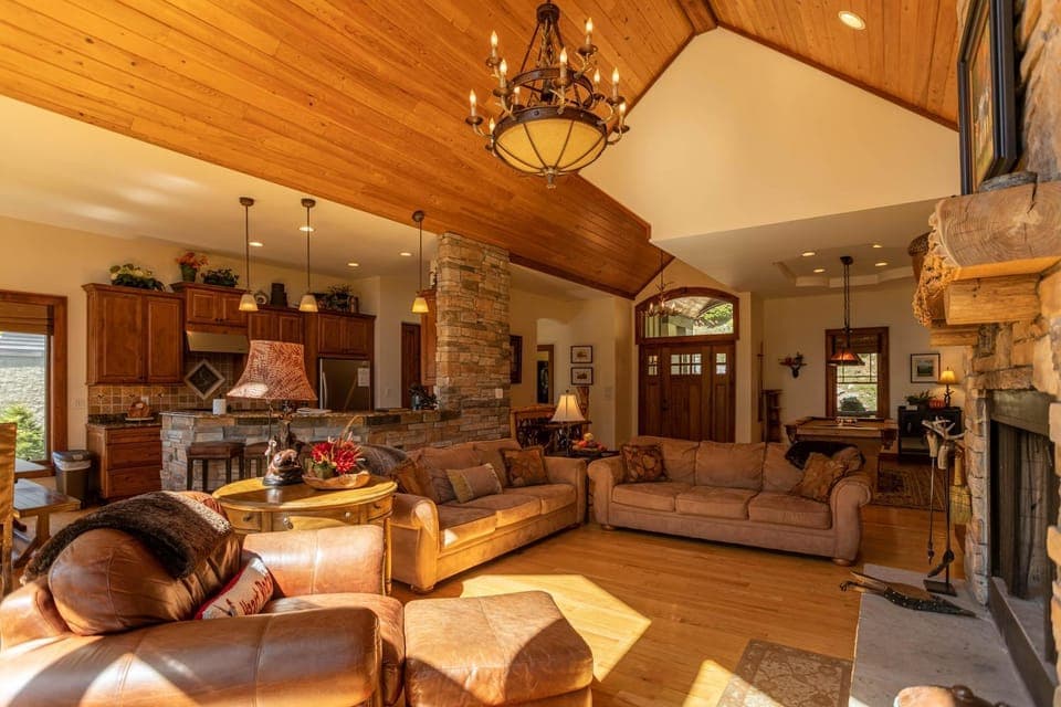 Heart Rock Lodge House in Sugar Mountain