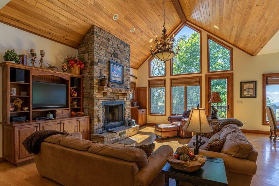 Heart Rock Lodge House in Sugar Mountain