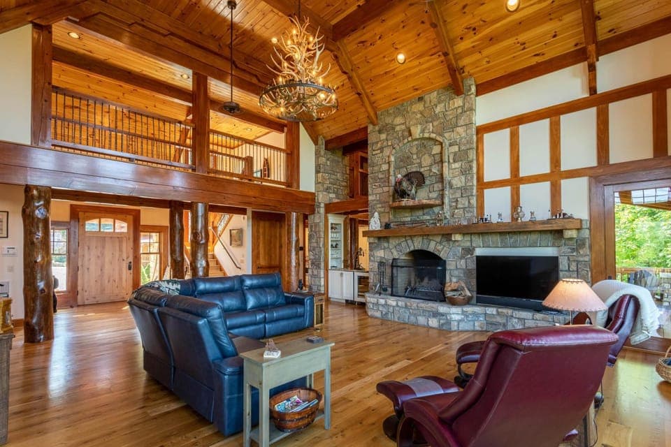 Wild Turkey Inn at Eagles Nest House in Beech Mountain