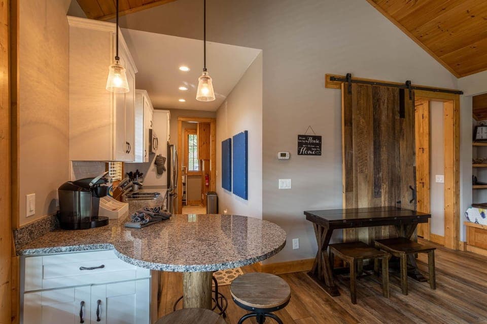 Valley View House in Watauga