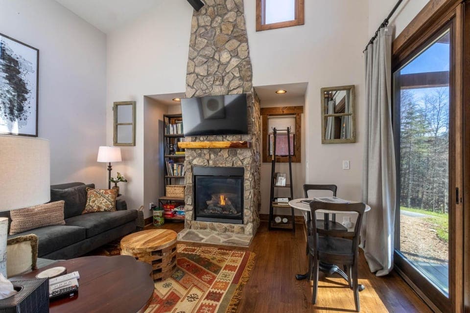 Hilltop Hideout at Eagles Nest House in Watauga
