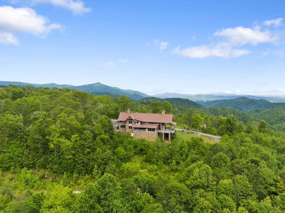 Overlook at Wilderness Trail House in Watauga