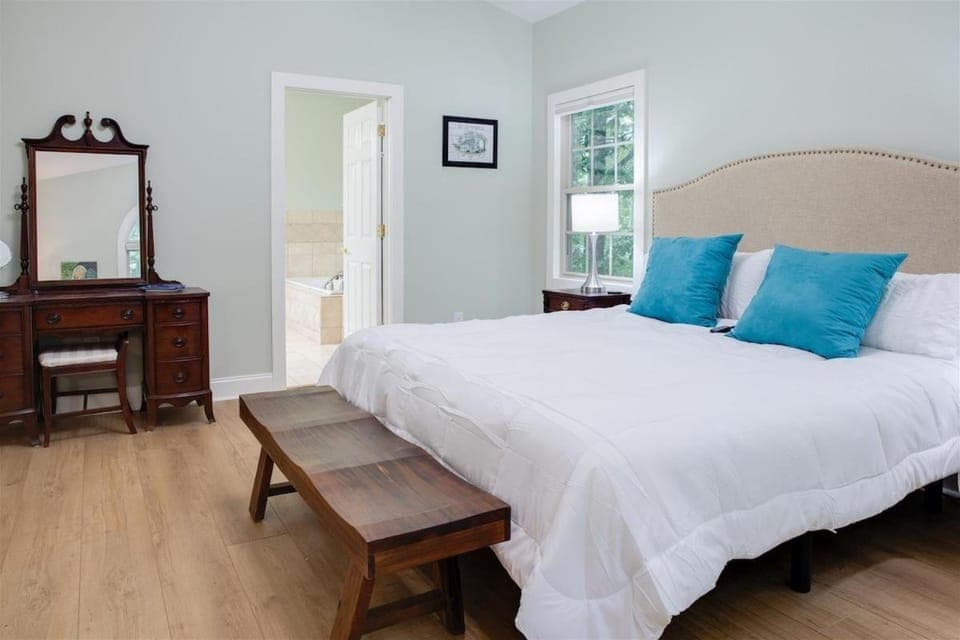 Hummingbird Hideaway · Hummingbird Hideaway in Connestee Falls House in Tennessee
