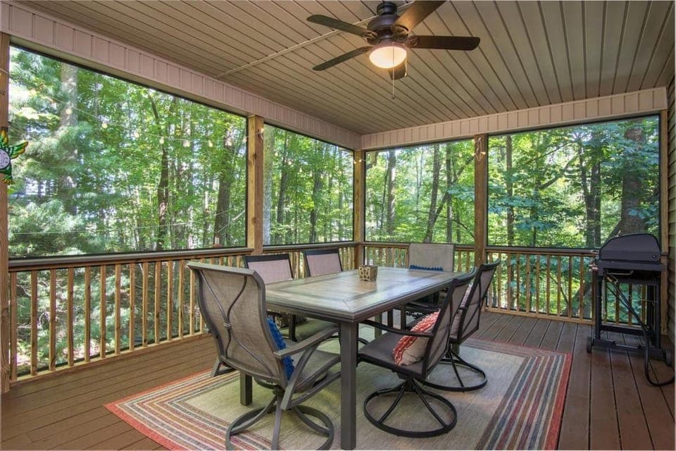 Hummingbird Hideaway · Hummingbird Hideaway in Connestee Falls House in Tennessee