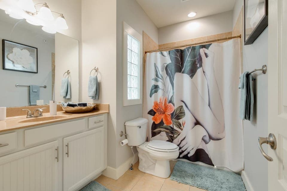 Shower, Toilet, Bathroom, towels