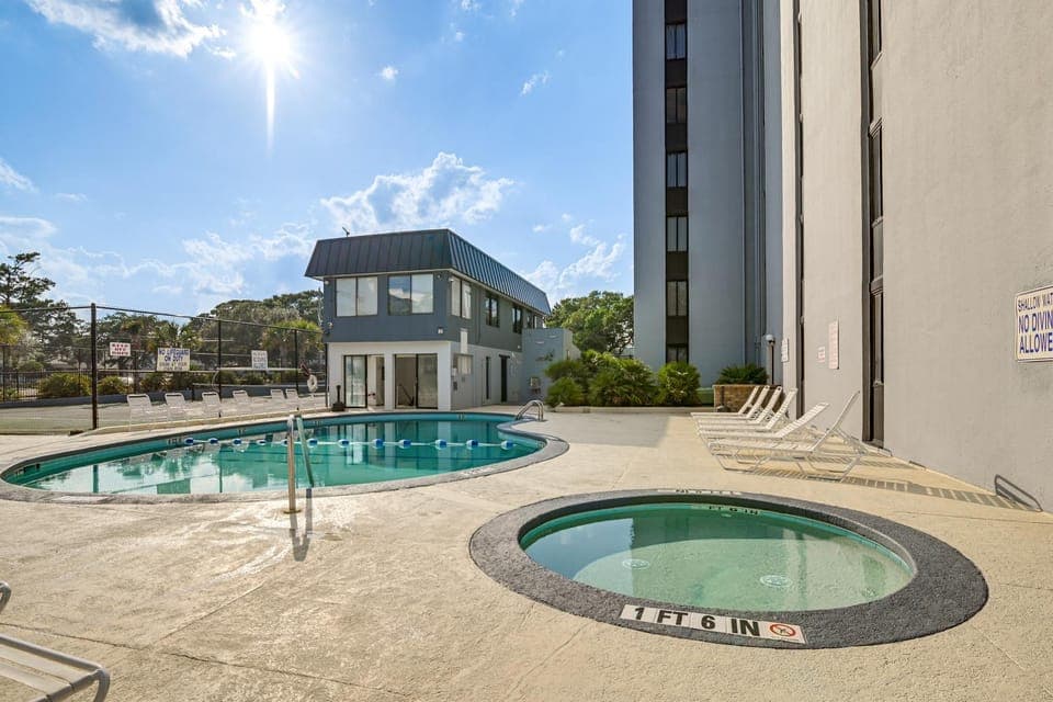 Updated Resort Condo, Walk to Myrtle Beach! House in Myrtle Beach