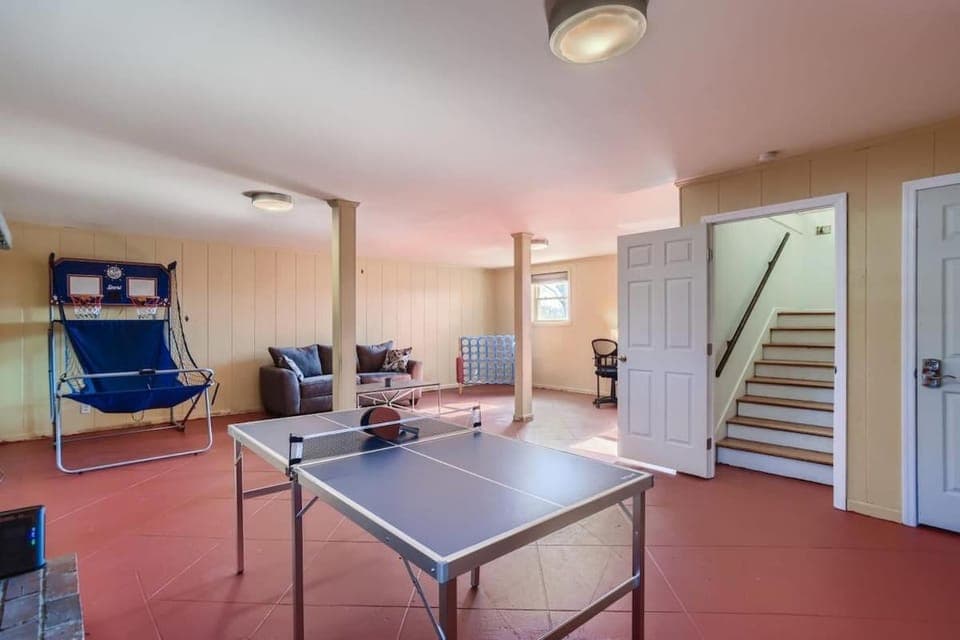 5 Acre Farmhouse Near Nashville! House in Tennessee