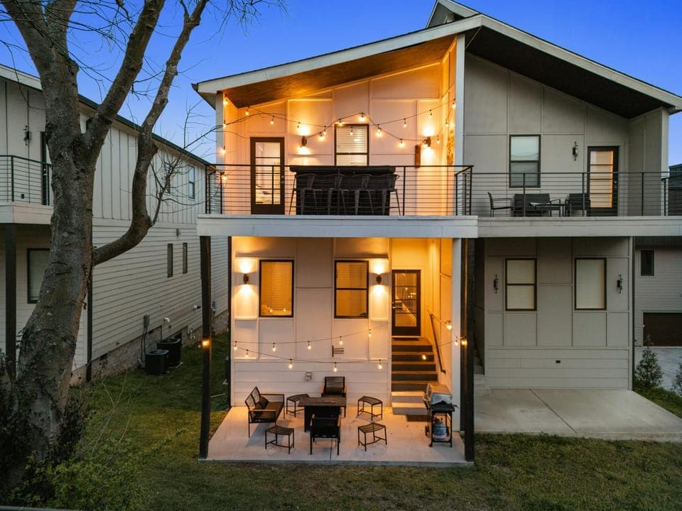 Property building, Patio, View (from property/room), Balcony/Terrace, Dining area