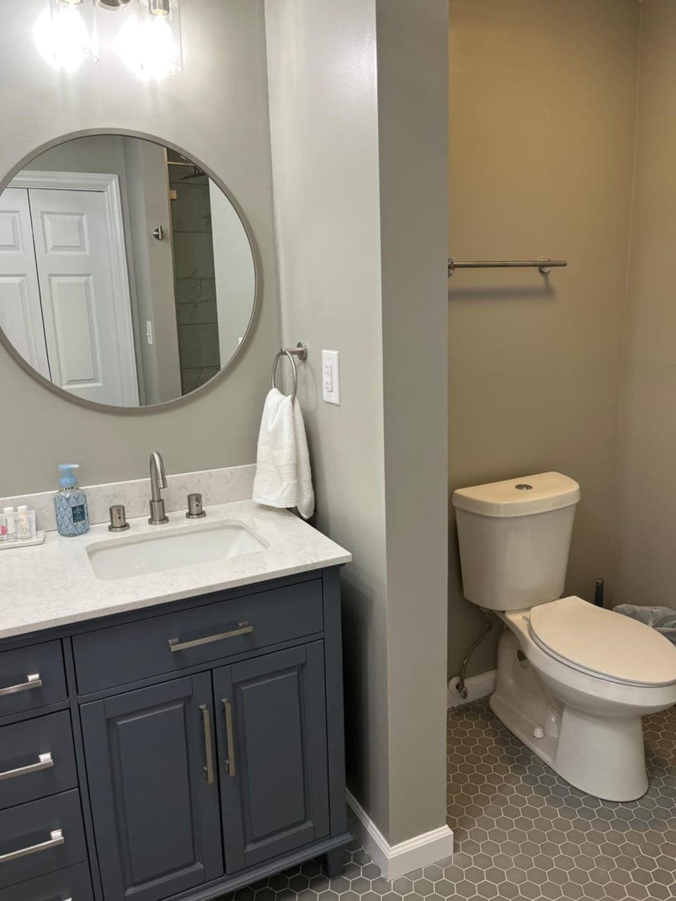 Toilet, Bathroom, towels