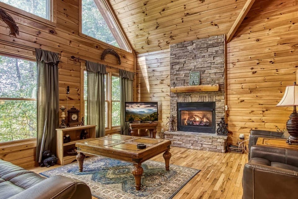 Whispering Oaks - Private Pigeon Forge Getaway,,,Close to Tanger Outlet Shopping cabin Cabin in Sevierville
