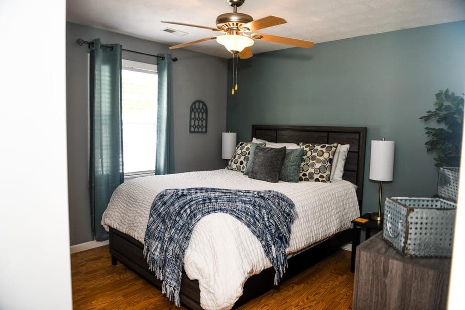 Bed, Decorative detail, Bedroom, Guests, fireplace