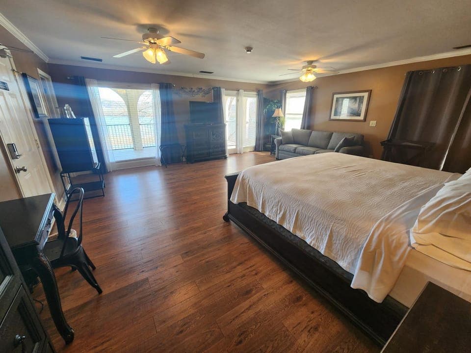 Tennessee Room at Tennessee RiverPlace Hotel in Chattanooga