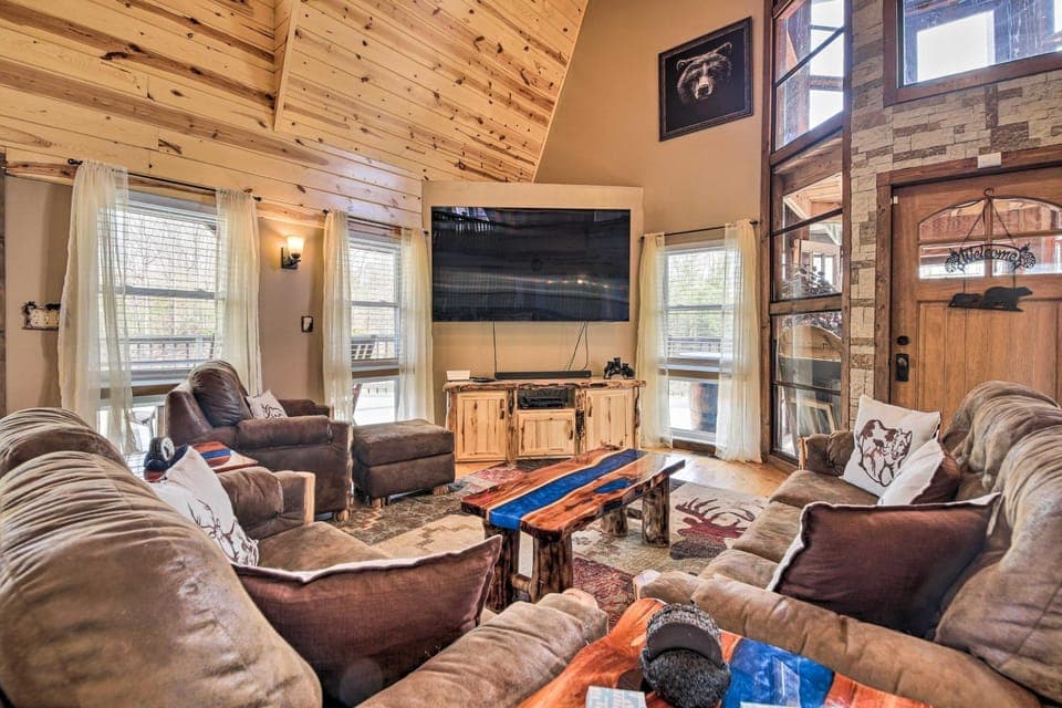 Strawberry Plains Cabin: Private Pond & Game Room! Cabin in Sevier County