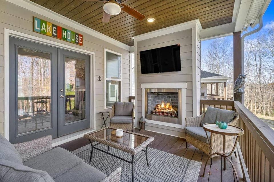 TV and multimedia, Seating area, Evening entertainment, flat iron