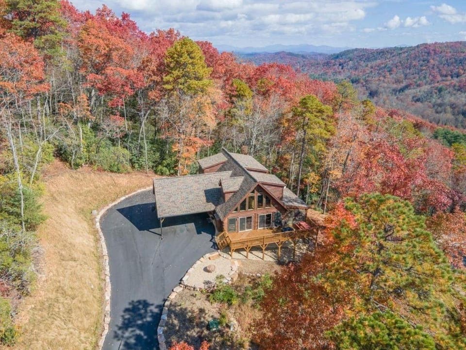 Little Mountain Lodge · Little Mountain Lodge - NEW Pisgah Fores House in Tennessee