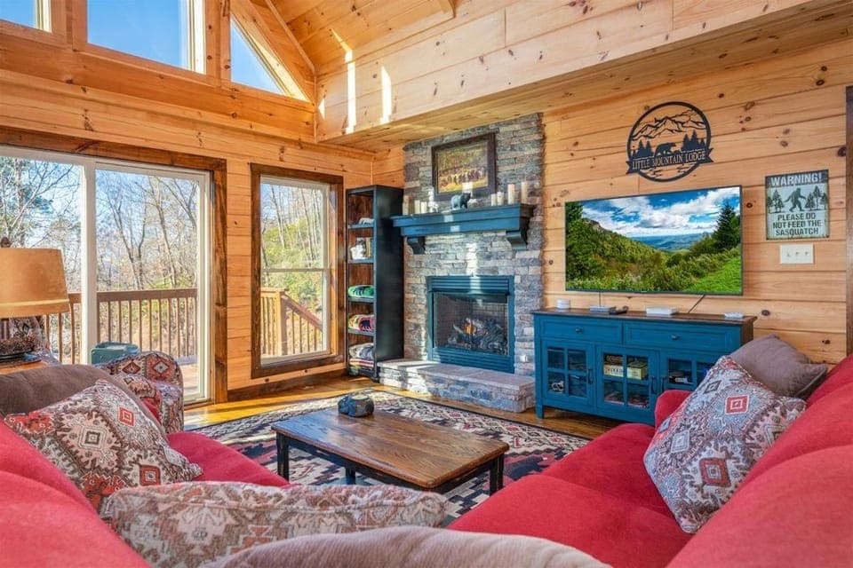 Little Mountain Lodge · Little Mountain Lodge - NEW Pisgah Fores House in Tennessee