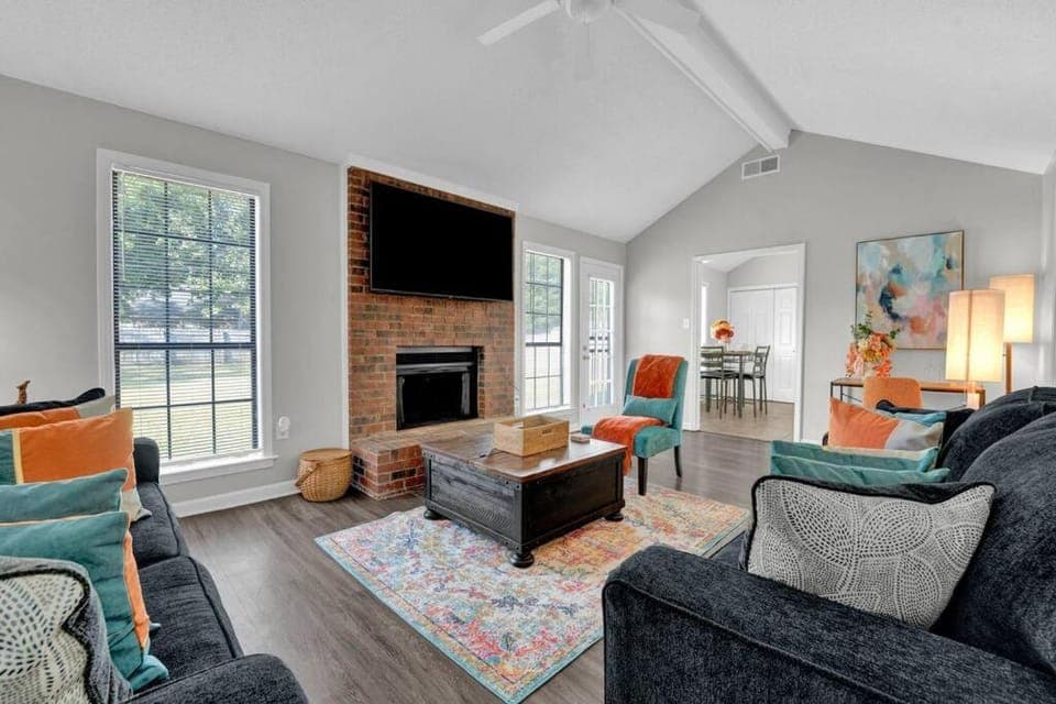 Glamorous 3BR 2BA house w/ large fenced backyard House in Bartlett