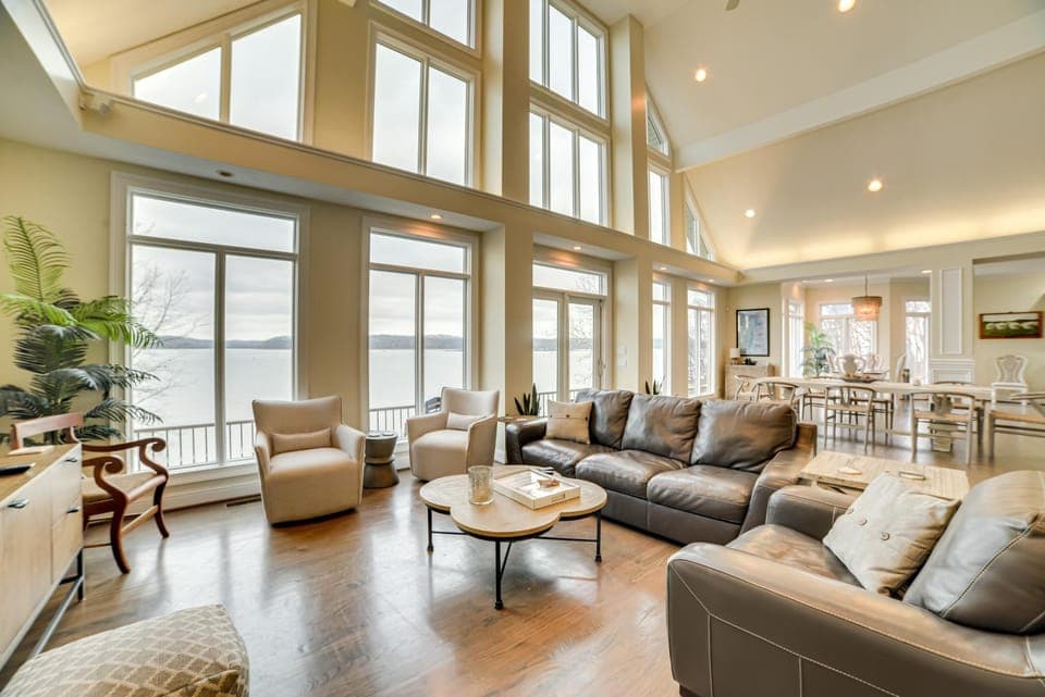 Spacious Lakefront Kentucky Home Rental! House in Lake Barkley