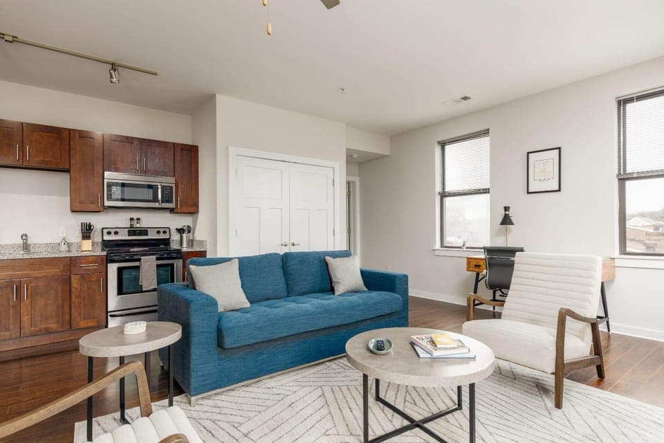 CozySuites Music Row Spacious 2BR in Nashville! 55 Apartment in Music Row