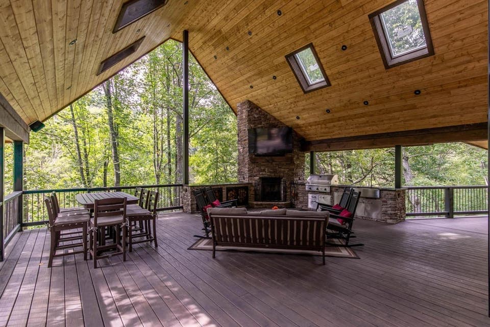 Lakeview House in Brushy Fork