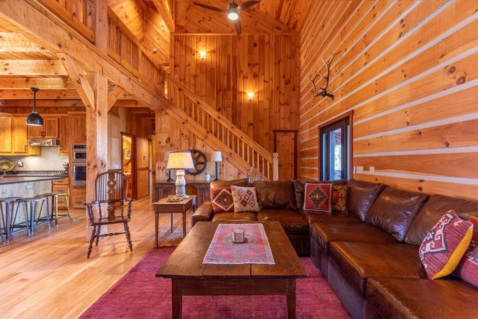 Grand Vista Lodge House in West Jefferson