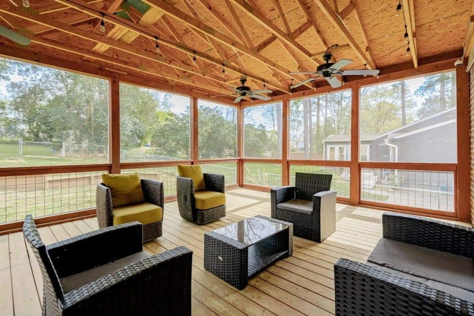 Fenced Yard 10 Mins to Lake Murray House in Irmo