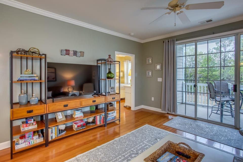 Golf Resort Condo w/ Pool in North Myrtle Beach! House in North Myrtle Beach