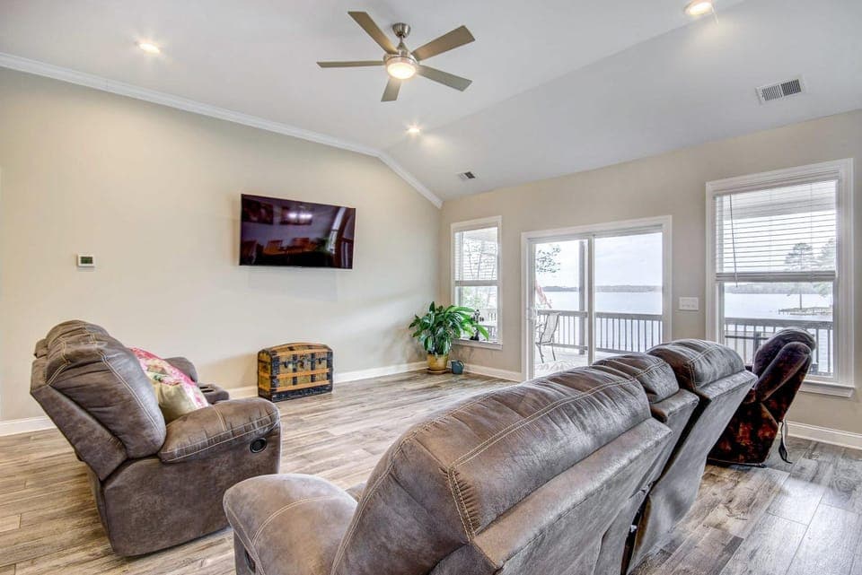 Lakefront Leesville Retreat w/ Private Dock! House in Leesville