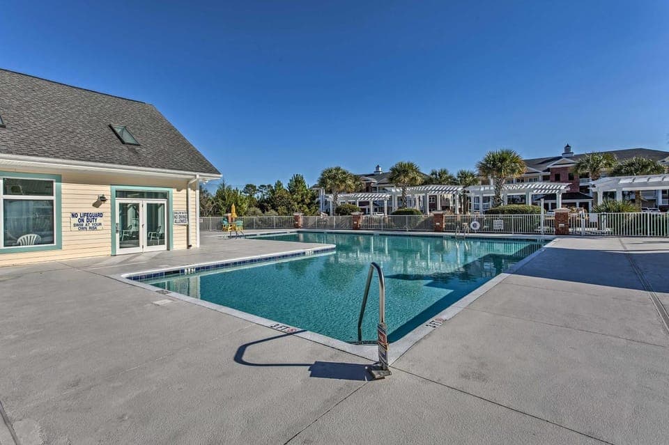 Murrells Inlet Golf Resort Condo: 1 Mile to Beach! House in Garden City