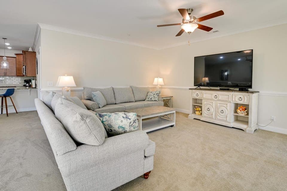 Murrells Inlet Golf Resort Condo: 1 Mile to Beach! House in Garden City