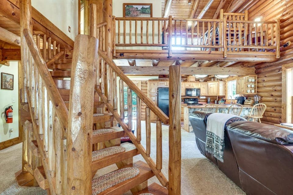 Family Getaway: Georgia Cabin w/ Outdoor Hot Tub Cabin in White County